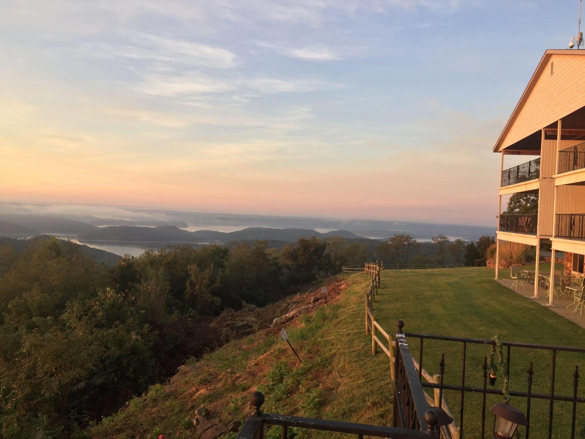 Whitney Mountain Lodge Lost Bridge Village エクステリア 写真